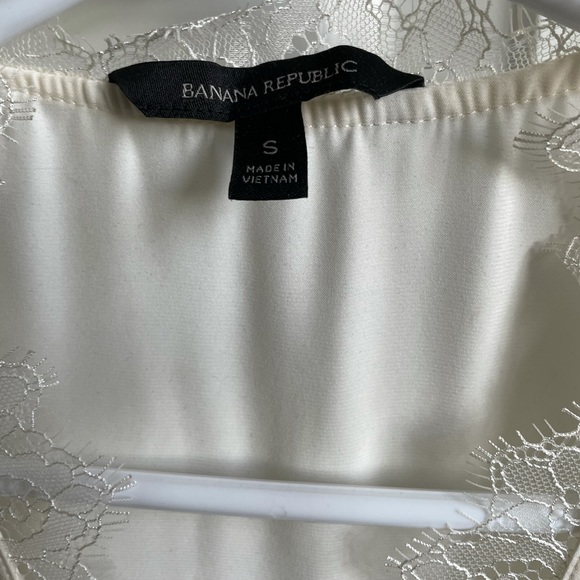 Beautiful Banana Republic Blouse - Picture 3 of 5